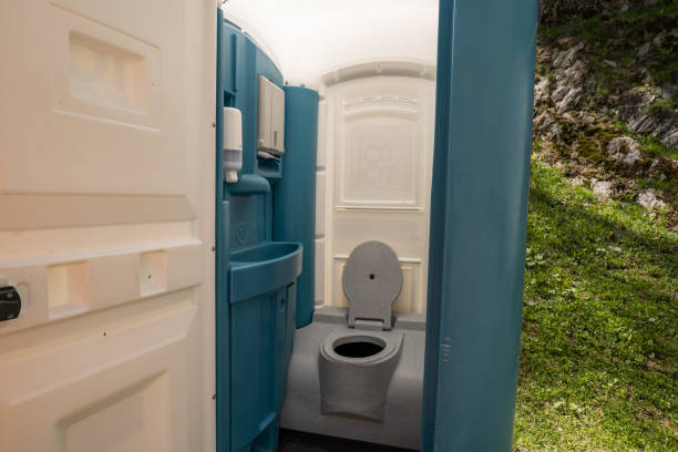 Best Portable restroom trailer rental  in Bellwood, PA